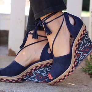 CABI Isla, BOHO, Suede, Open Toe, Wedge, Ankle Tie, Tassels, Rope, Size 8